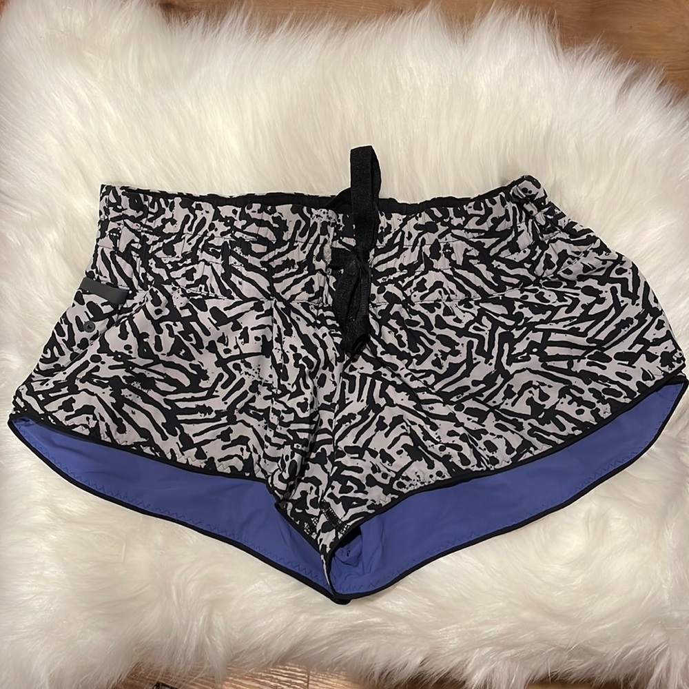 Lululemon Hottie Hot reversible shorts